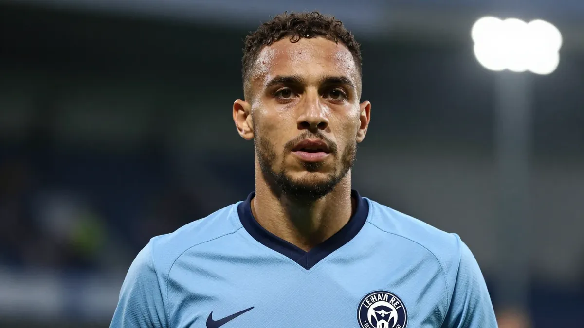 Le Havre AC voit l'attaquant Godson Kyeremeh quitter le club pour le Red Star, tandis que l'équipe se prépare à affronter...