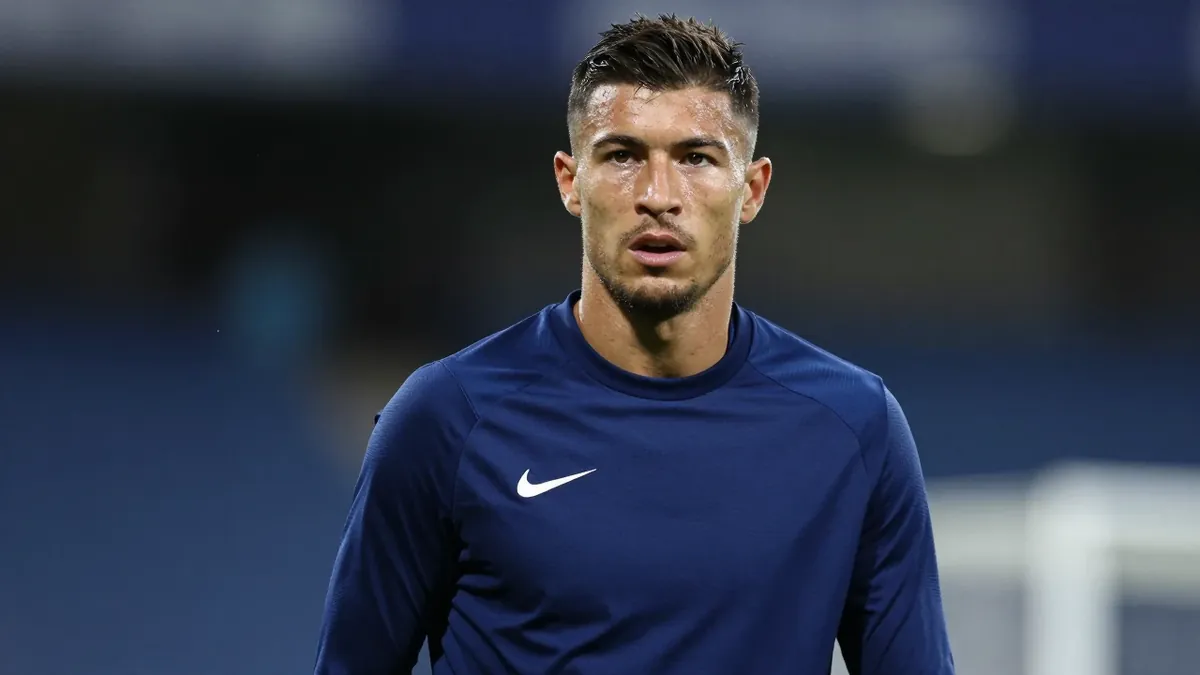 Lyon's Justin Bengui paid tribute to Bryan Bergougnoux by wearing his former shirt in the warm-up before the Ligue 1...